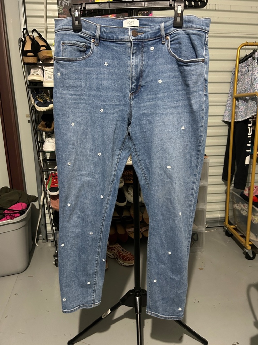 LOFT Light Blue Straight Leg Jeans White Daisy Embroidery skinny ankle size 12